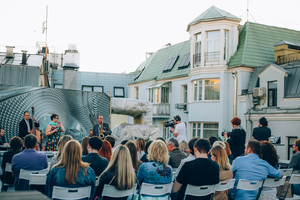 Кон­церт «Backstage Band» на кры­ше МАР­Са