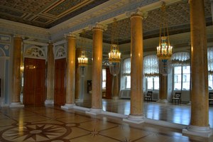 в Строгановском дворце в Строгановском дворце