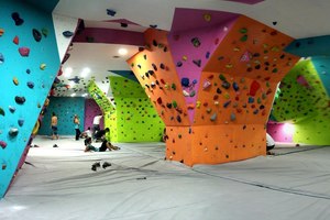 Rock zona boulder house