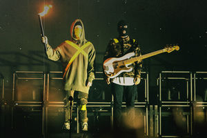TWENTY ØNE PILØTS