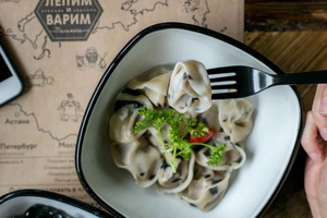 Чемпионат по поеданию пельменей