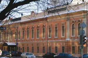 Выставочные залы и президиум Российской академии художеств