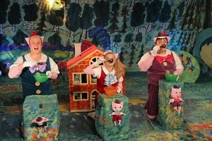 Три поросёнка и серый волк Три поросёнка и серый волк